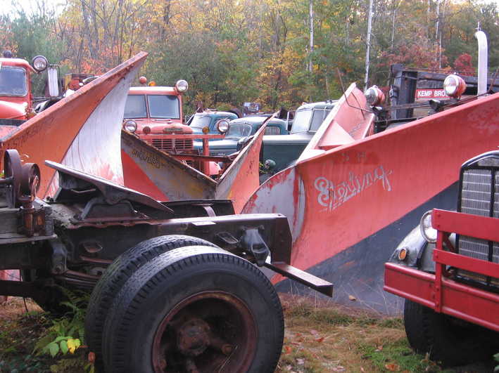 http://www.badgoat.net/Old Snow Plow Equipment/Miscellaneous & Off Topic/Miscellaneous/Kemp Sale Photos/GW709H531-2.jpg